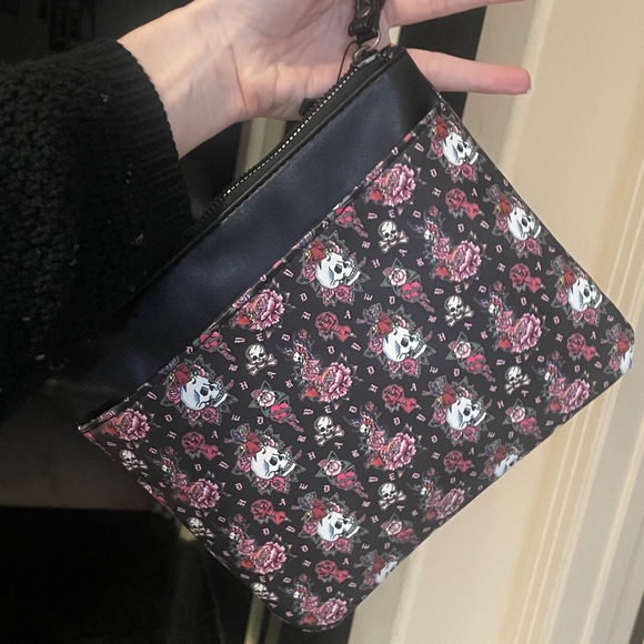 Ed Hardy Wristlet Purse - Picture 5 of 6